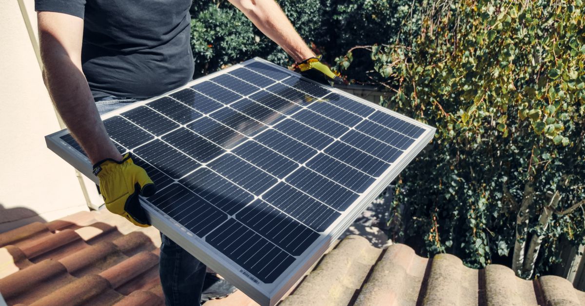 Evaluating the Ecological Benefits of Solar Battery Usage
