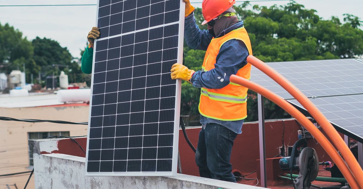 The Financial Benefits of Investing in Solar Batteries