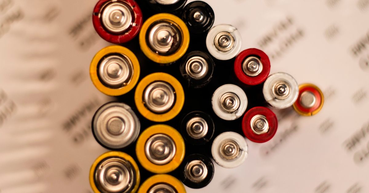 The Role of Solar Batteries in Reducing Reliance on the Grid